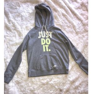 ✨Nike Women’s Hoodie✨